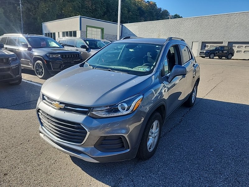 Used 2020 Chevrolet Trax LT w/ Driver Confidence Package AWD/4WD image 3