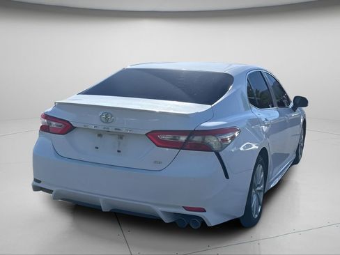 Used 2019 Toyota Camry SE FWD image 4