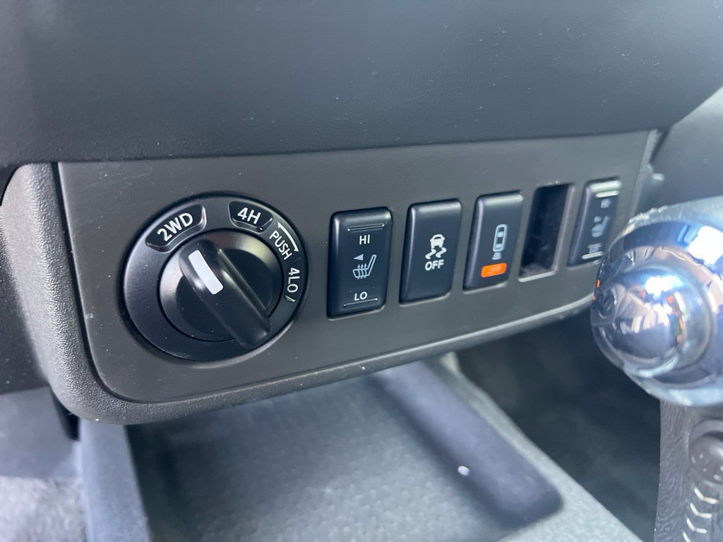 Used 2016 Nissan Frontier PRO-4X AWD/4WD image 40