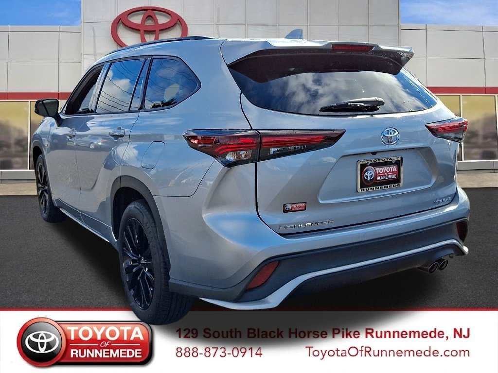 Used 2025 Toyota Highlander XSE AWD/4WD image 4
