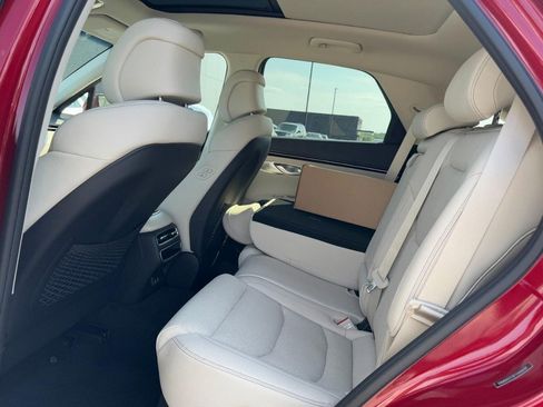 Used 2026 Genesis GV70 2.5T Select image 7