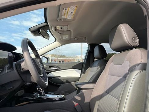 Used 2025 Chevrolet Trax LT image 24