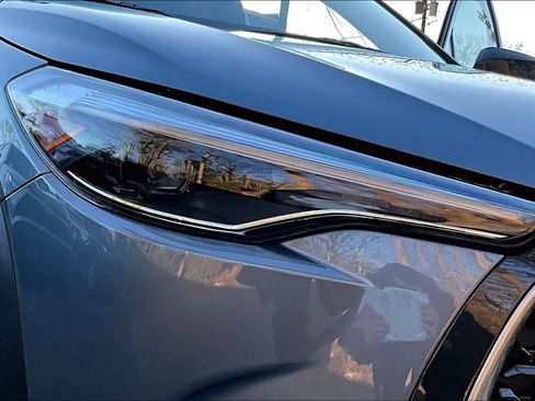 Certified 2025 Toyota Corolla Cross XLE image 28