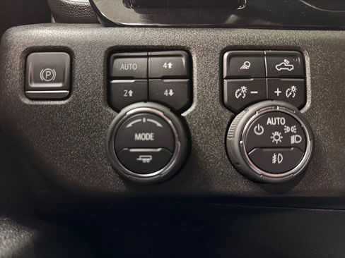 Used 2024 Chevrolet Silverado 2500 High Country w/ Technology Package image 27