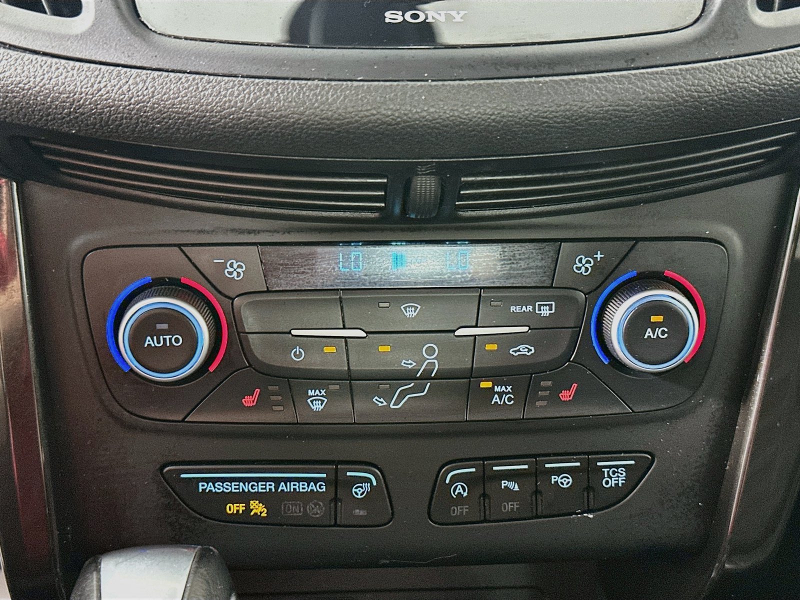 Used 2019 Ford Escape Titanium AWD/4WD image 16