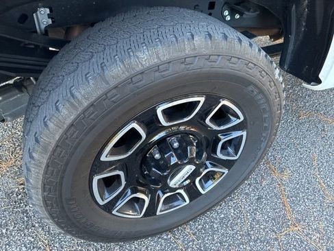 Used 2025 Ford F350 Platinum w/ FX4 Off-Road Package image 15