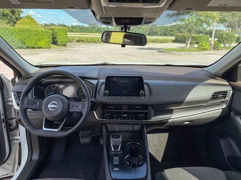 Used 2023 Nissan Rogue SV FWD image 13