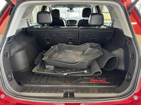 Used 2023 GMC Terrain SLT image 40