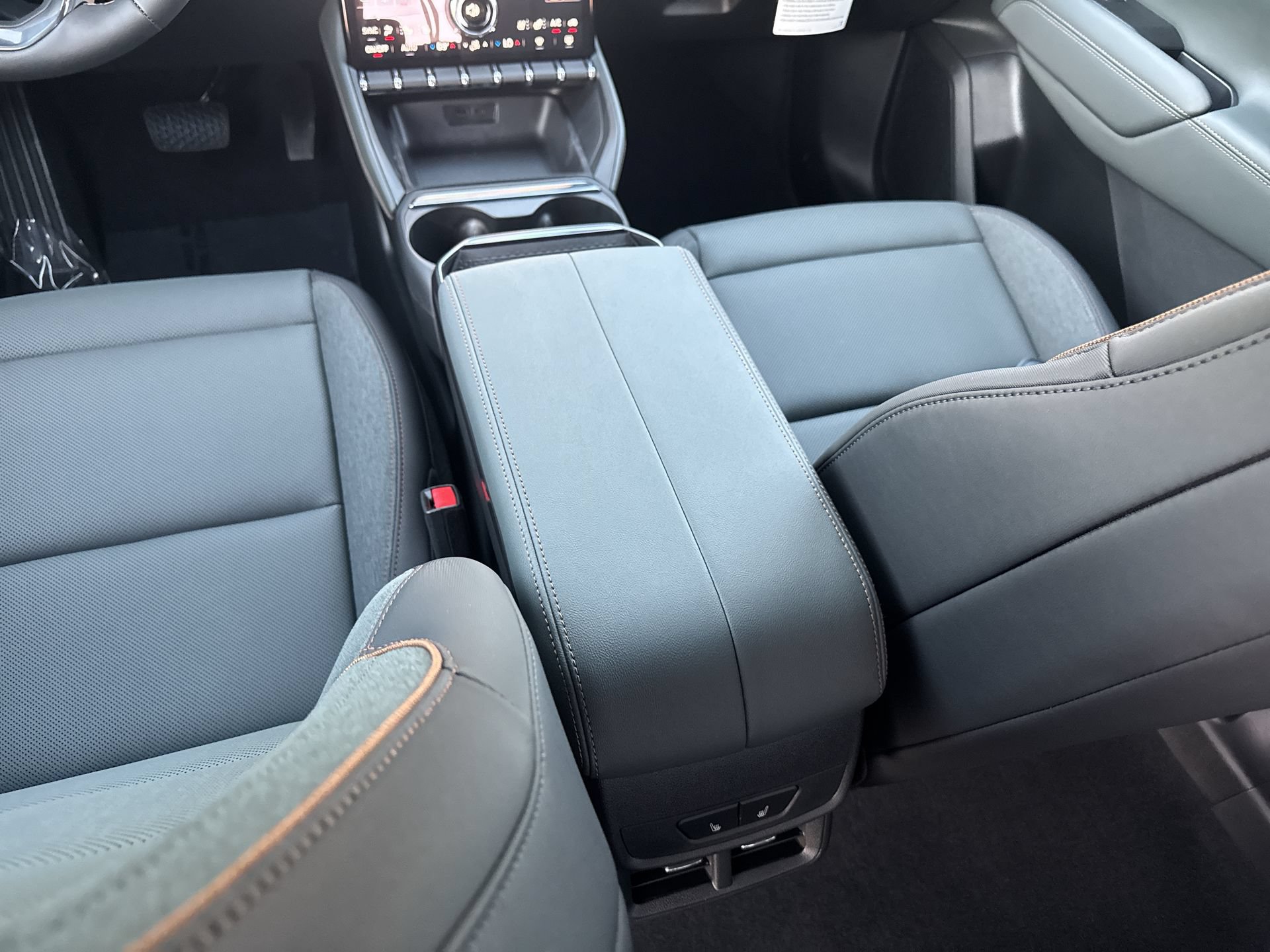 New 2027 GMC Terrain AT4 w/ Convenience Package III AWD/4WD image 22