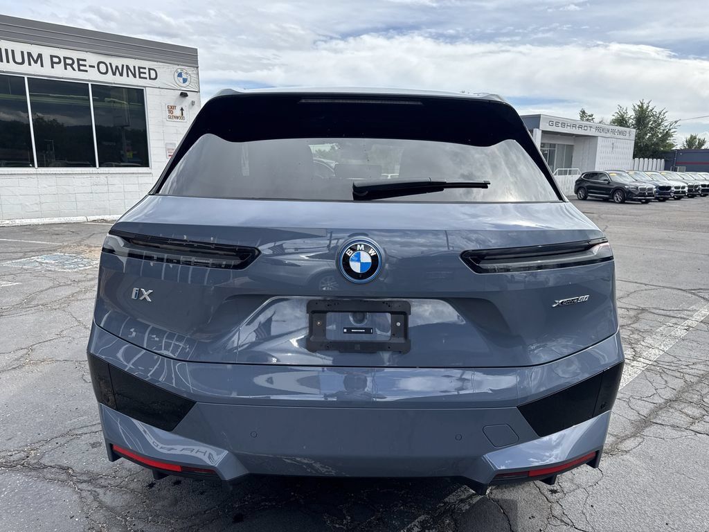 Used 2024 BMW iX xDrive50 w/ Sport Package AWD/4WD image 6
