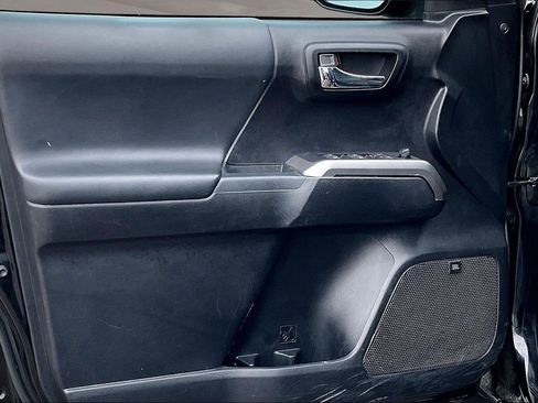 Used 2022 Toyota Tacoma Limited image 21