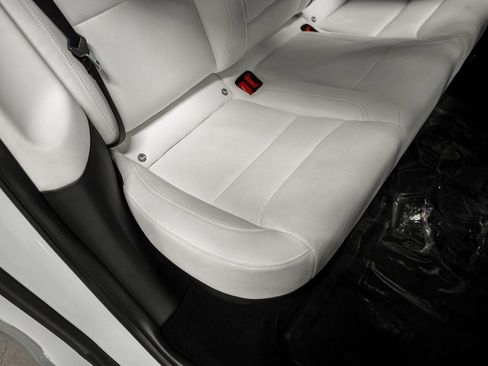 Used 2022 Tesla Model S Base image 37