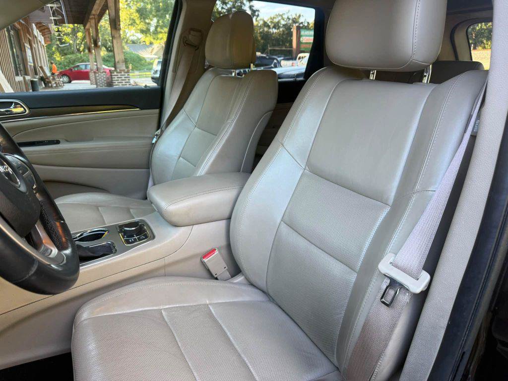 Used 2016 Jeep Grand Cherokee Limited w/ Luxury Group II AWD/4WD image 11