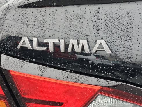 Used 2025 Nissan Altima 2.5 S FWD image 16
