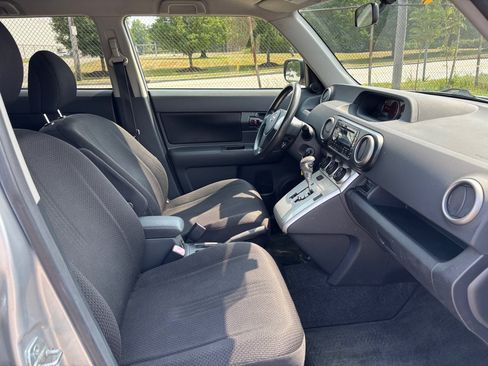 Used 2008 Scion xB FWD image 10