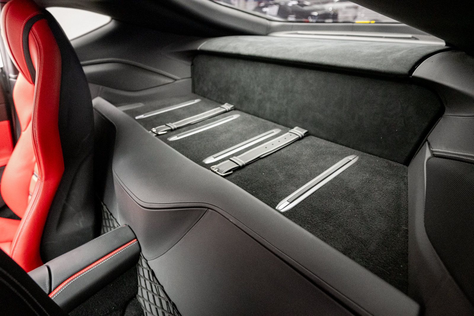 Used 2020 Ferrari 812 Superfast RWD image 16