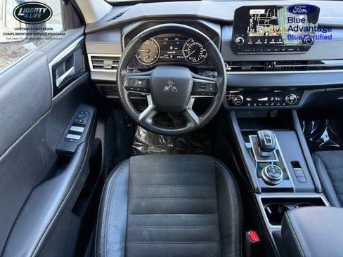 Used 2023 Mitsubishi Outlander SE image 27