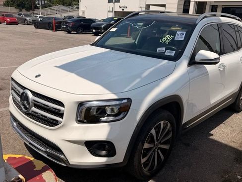 Used 2023 Mercedes-Benz GLB 250 image 2