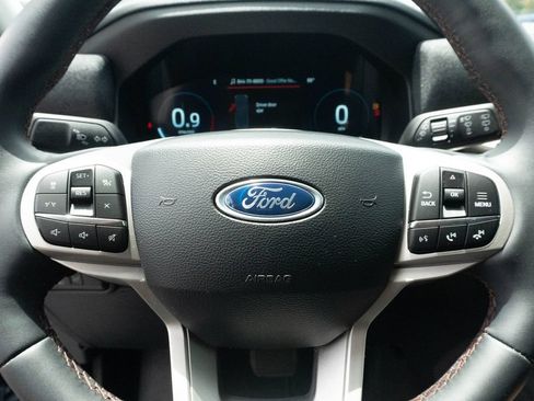 Used 2025 Ford Explorer Active RWD image 22