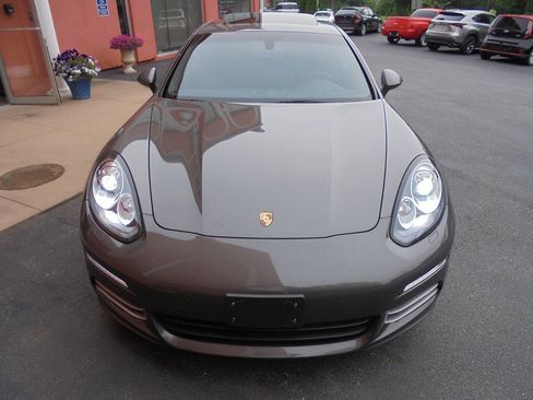 Used 2015 Porsche Panamera 4 AWD/4WD image 32