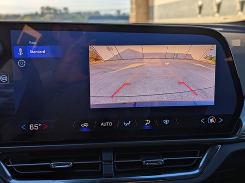 Used 2025 Chevrolet Equinox EV LT image 26