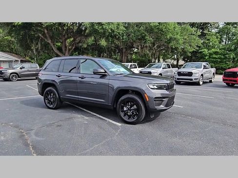 New 2025 Jeep Grand Cherokee Altitude image 39