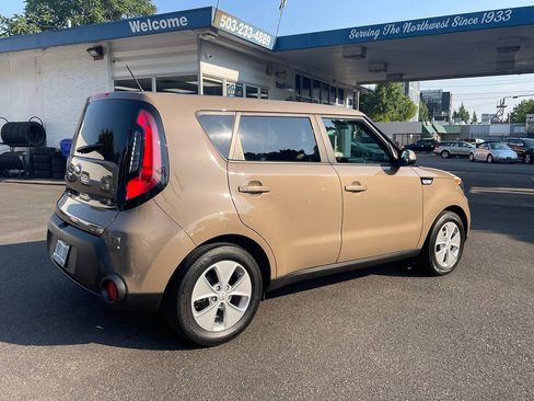 Used 2016 Kia Soul FWD image 9