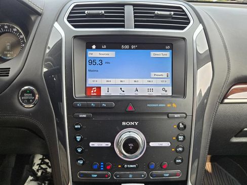 Used 2019 Ford Explorer Platinum AWD/4WD image 12