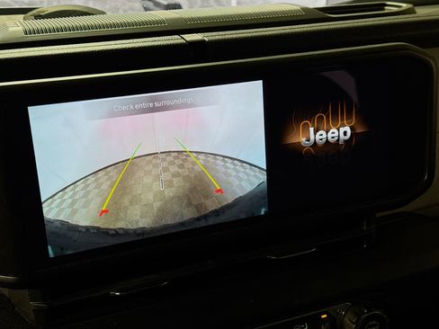 Used 2024 Jeep Wrangler Unlimited image 2