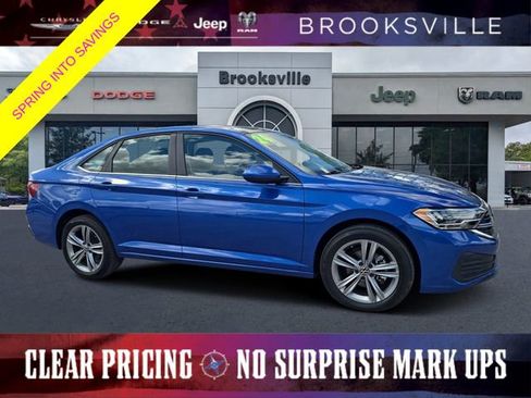 Used 2024 Volkswagen Jetta SE image 1