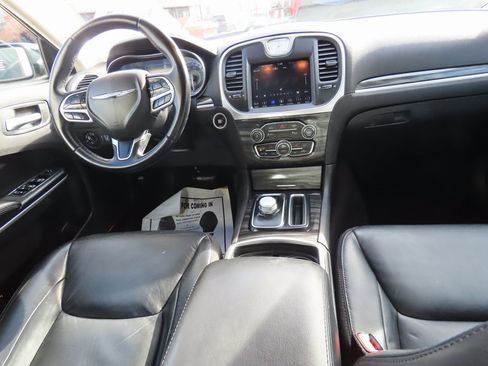 Used 2019 Chrysler 300 Touring L w/ Quick Order Package 22F image 15