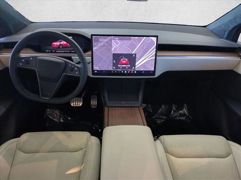 Used 2024 Tesla Model X image 18