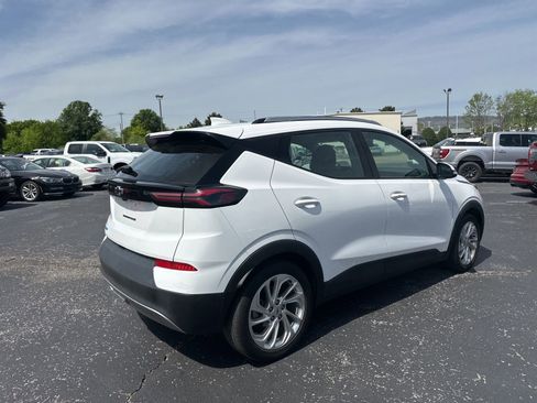 Used 2023 Chevrolet Bolt EUV LT image 3