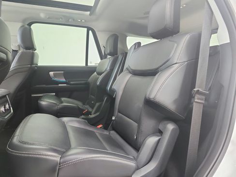 Used 2025 Ford Expedition Platinum AWD/4WD image 11