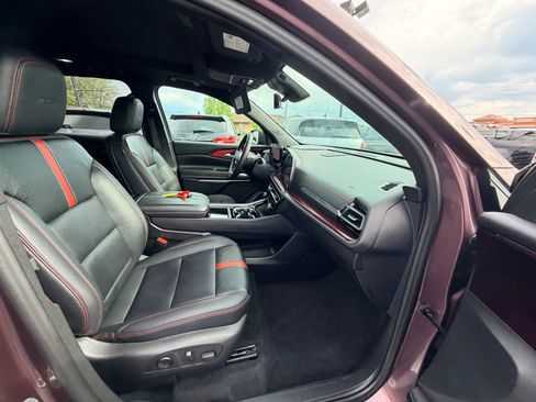 Used 2024 Chevrolet Traverse RS image 34