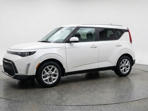 Used 2025 Kia Soul LX w/ LX Technology Package image 3