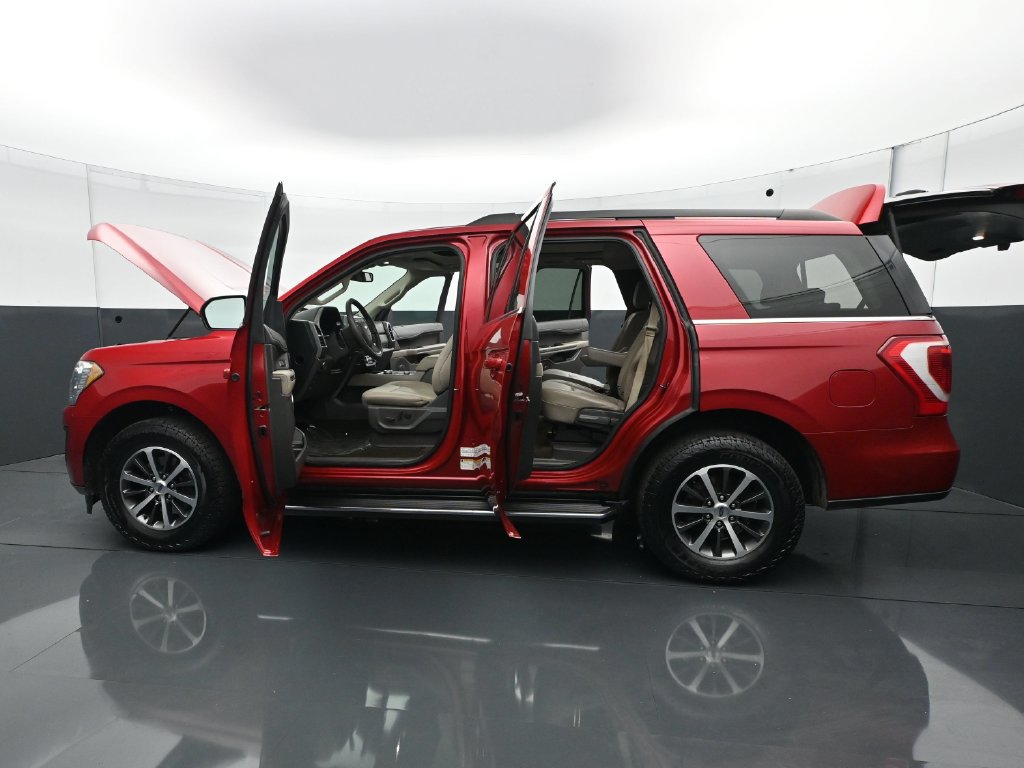 Used 2020 Ford Expedition XLT w/ Equipment Group 202A AWD/4WD image 29