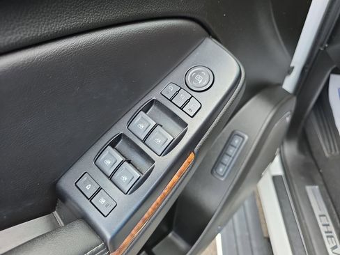 Used 2019 Chevrolet Tahoe Premier w/ Premier Plus Edition AWD/4WD image 16