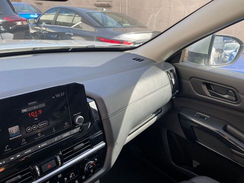 Used 2025 Nissan Pathfinder SV image 38