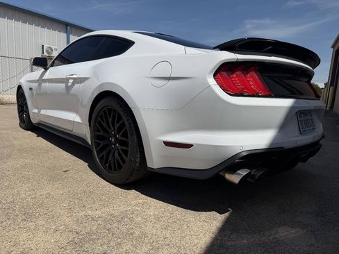 Used 2018 Ford Mustang GT RWD image 8