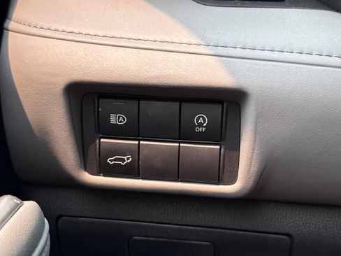 Used 2023 Toyota Highlander XLE AWD/4WD image 33