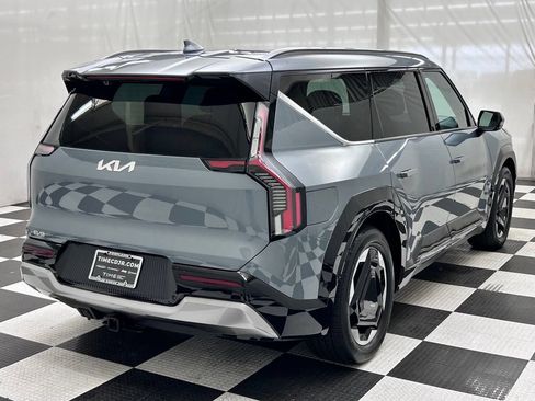Used 2024 Kia EV9 Land AWD/4WD image 7