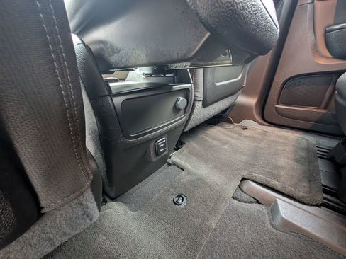 Used 2015 Chevrolet Traverse LT w/ Style and Technology Package image 39