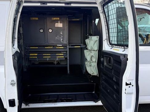 Used 2011 Chevrolet Express 2500 RWD image 32
