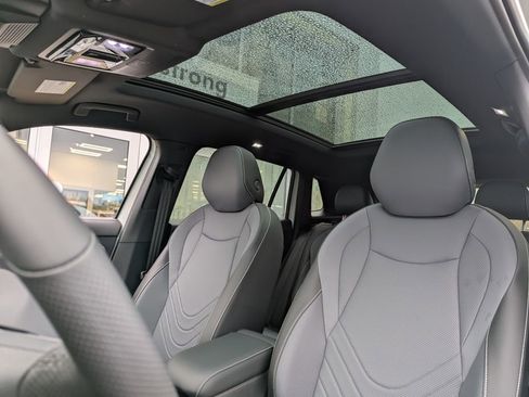 New 2026 Volkswagen Tiguan SE R-Line AWD/4WD image 23