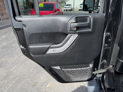 Used 2017 Jeep Wrangler Unlimited Sahara w/ Connectivity Group image 16