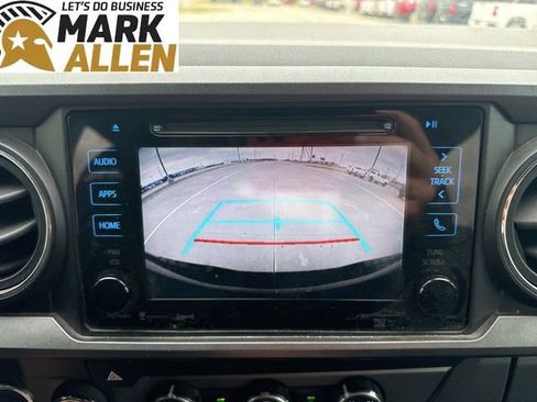 Used 2019 Toyota Tacoma TRD Off-Road AWD/4WD image 10