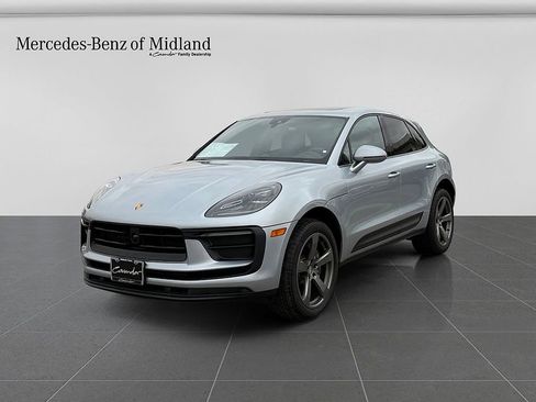Used 2025 Porsche Macan AWD/4WD image 3