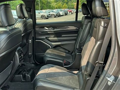 Used 2022 Jeep Grand Cherokee L Laredo image 24
