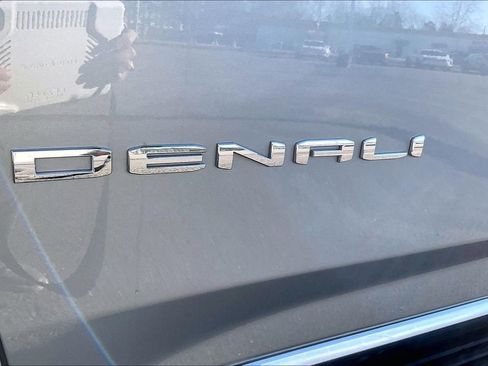 Used 2025 GMC Yukon Denali image 8